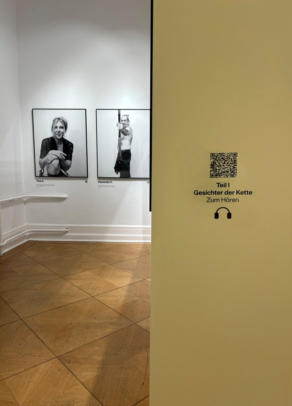 Die Kette Exhibition
