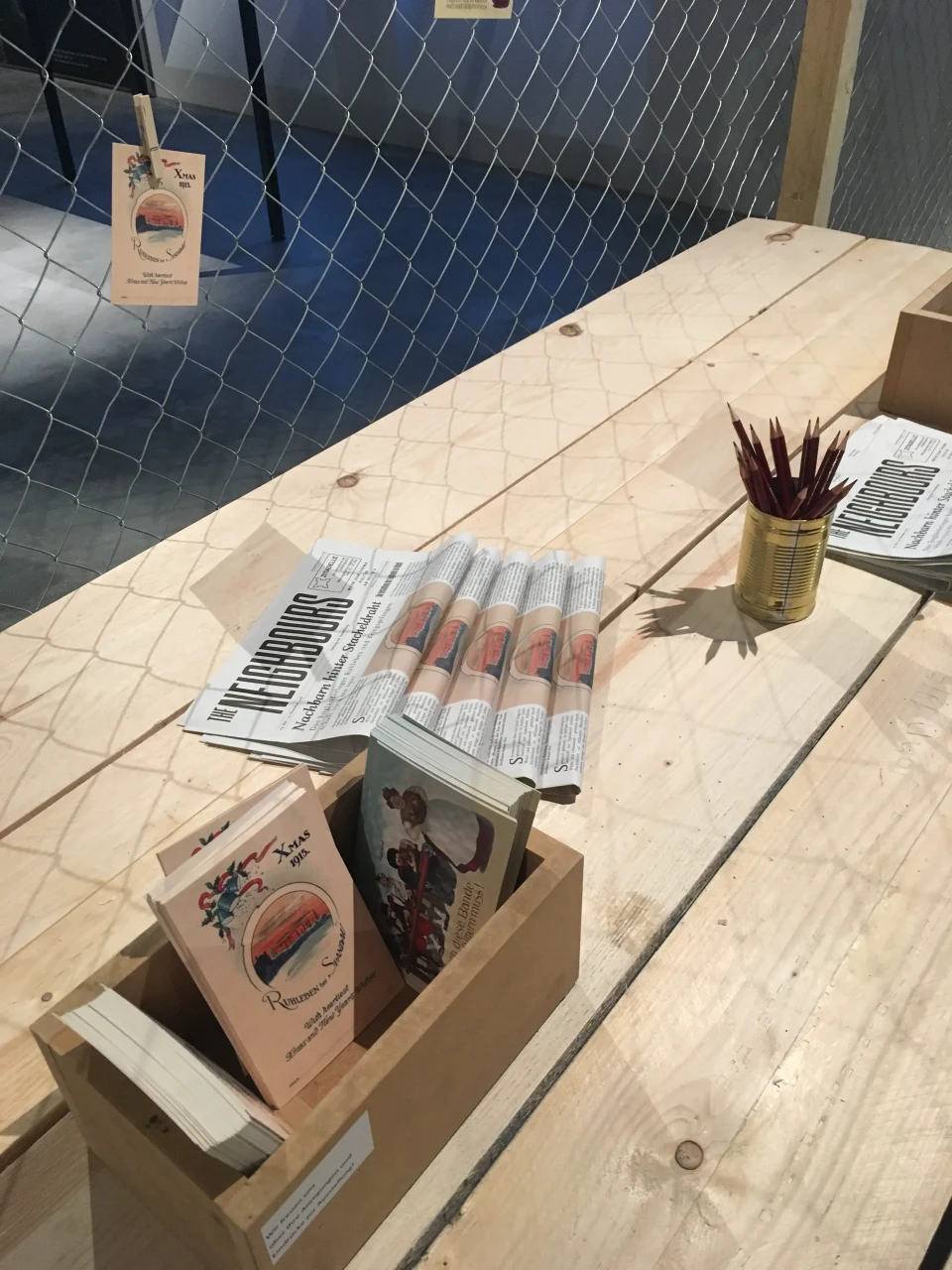 Nachbarn hinter Stacheldraht