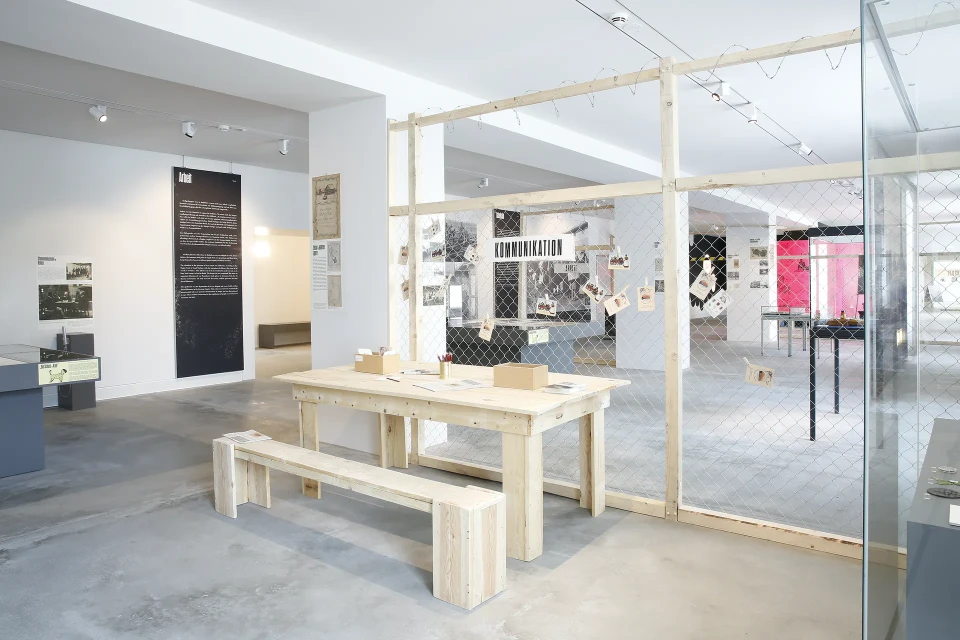 Nachbarn hinter Stacheldraht