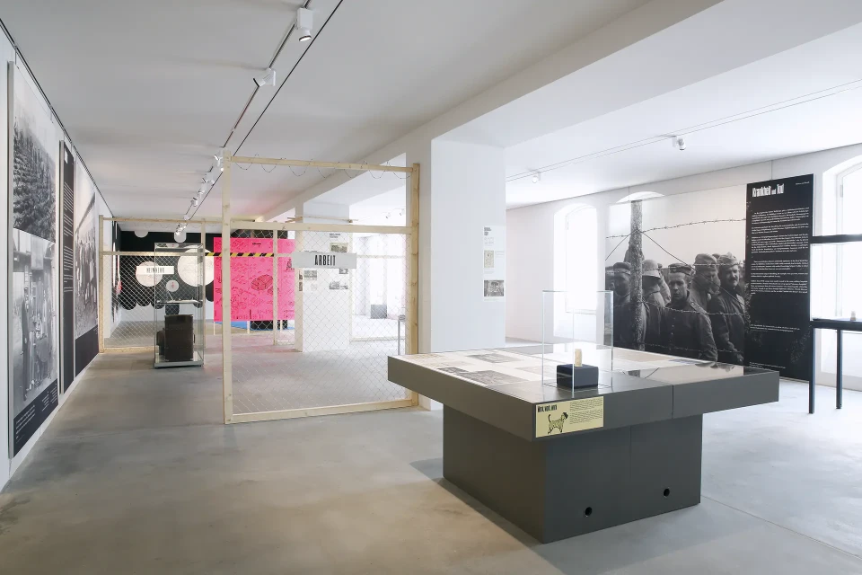 Nachbarn hinter Stacheldraht